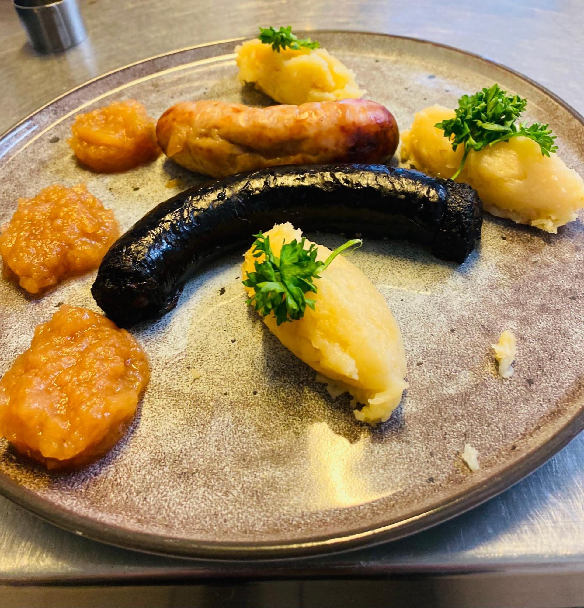 Logis Hotel Bellevue Restaurant La Pomme D'Or Coucy-le-Château-Auffrique المظهر الخارجي الصورة